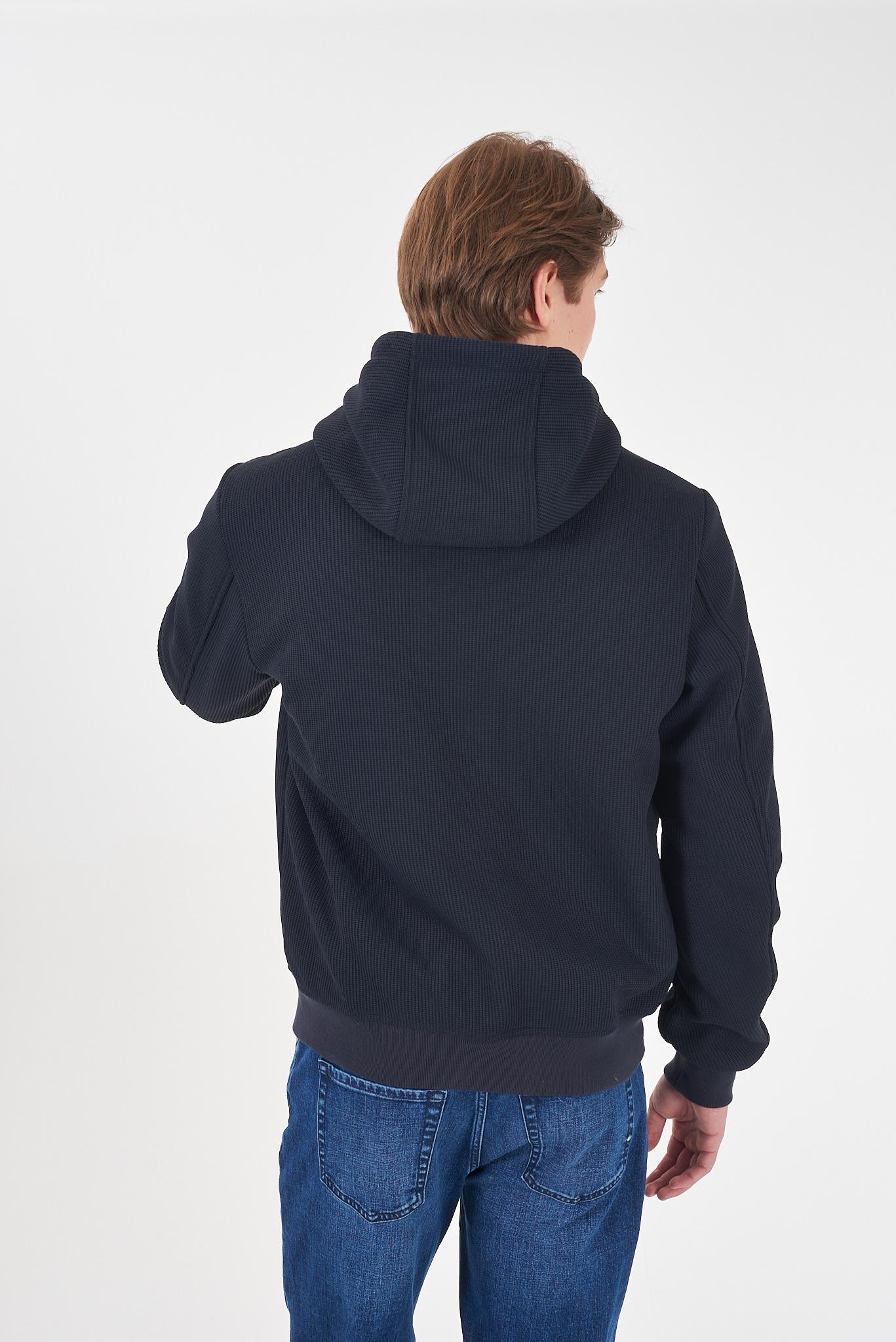 J844 Q500/0713 YES ZEE