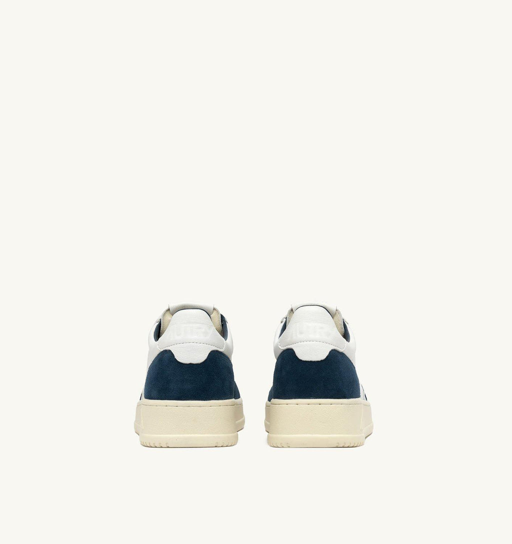 Sneaker medialist, in pelle bianca ed inserti in camoscio 