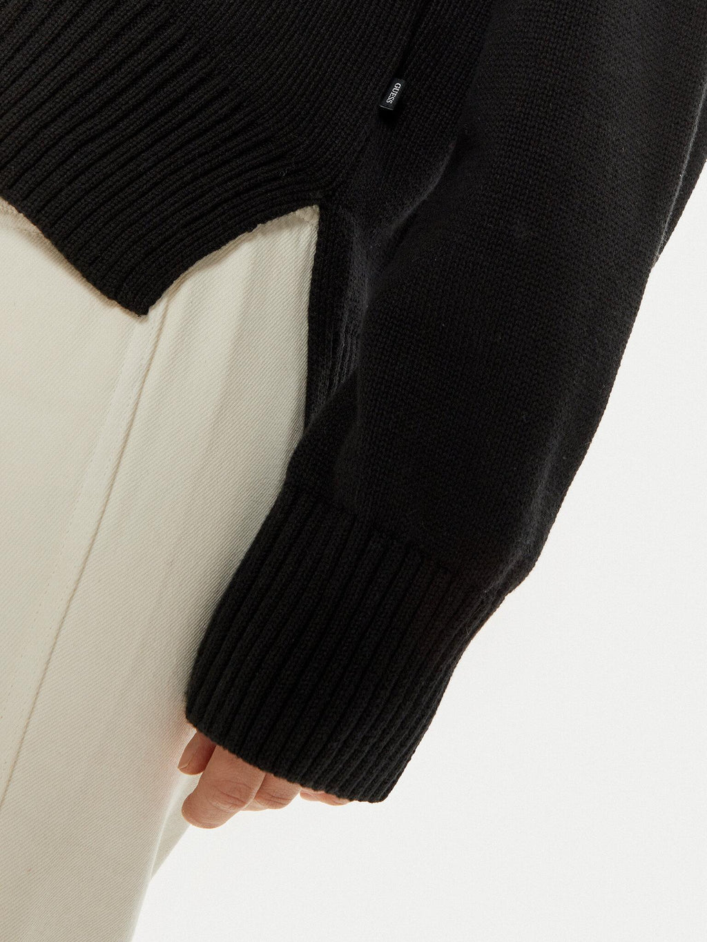 W4BR12Z3HM1/JBLK GUESS