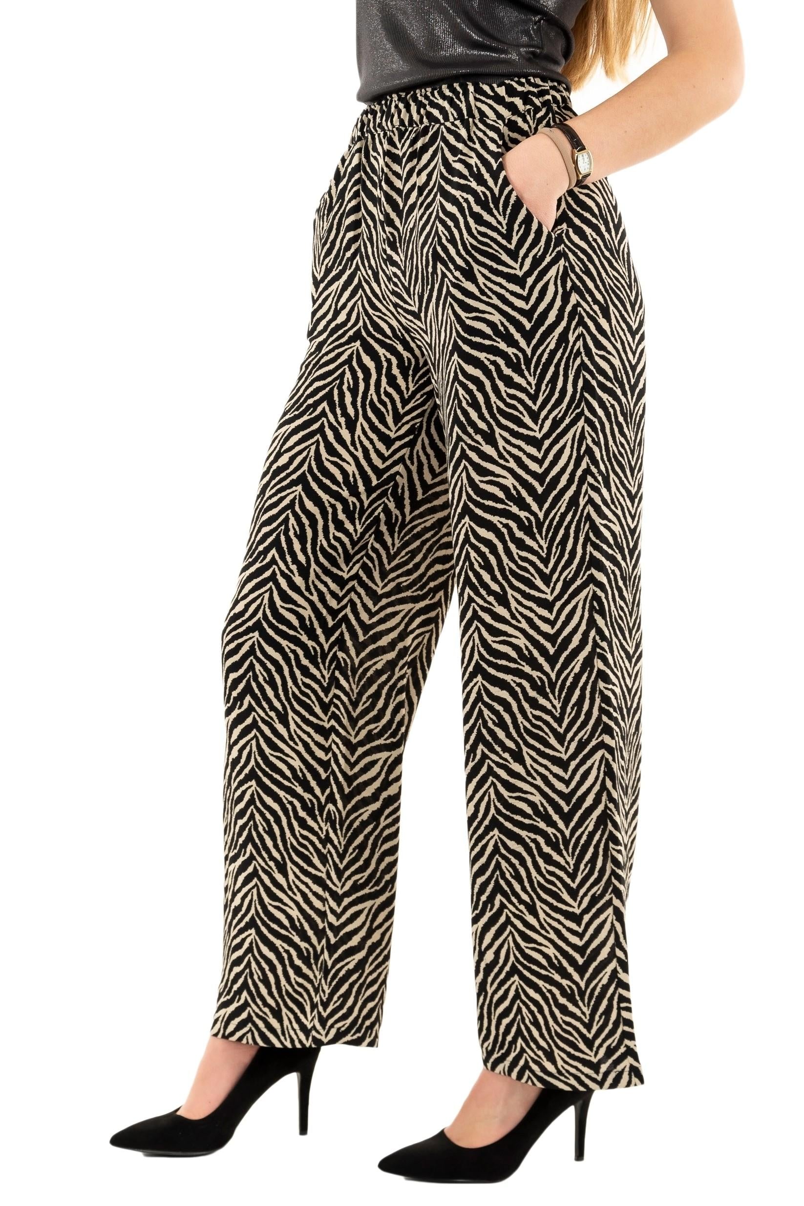 15341492/Black Katty animal ONLY
