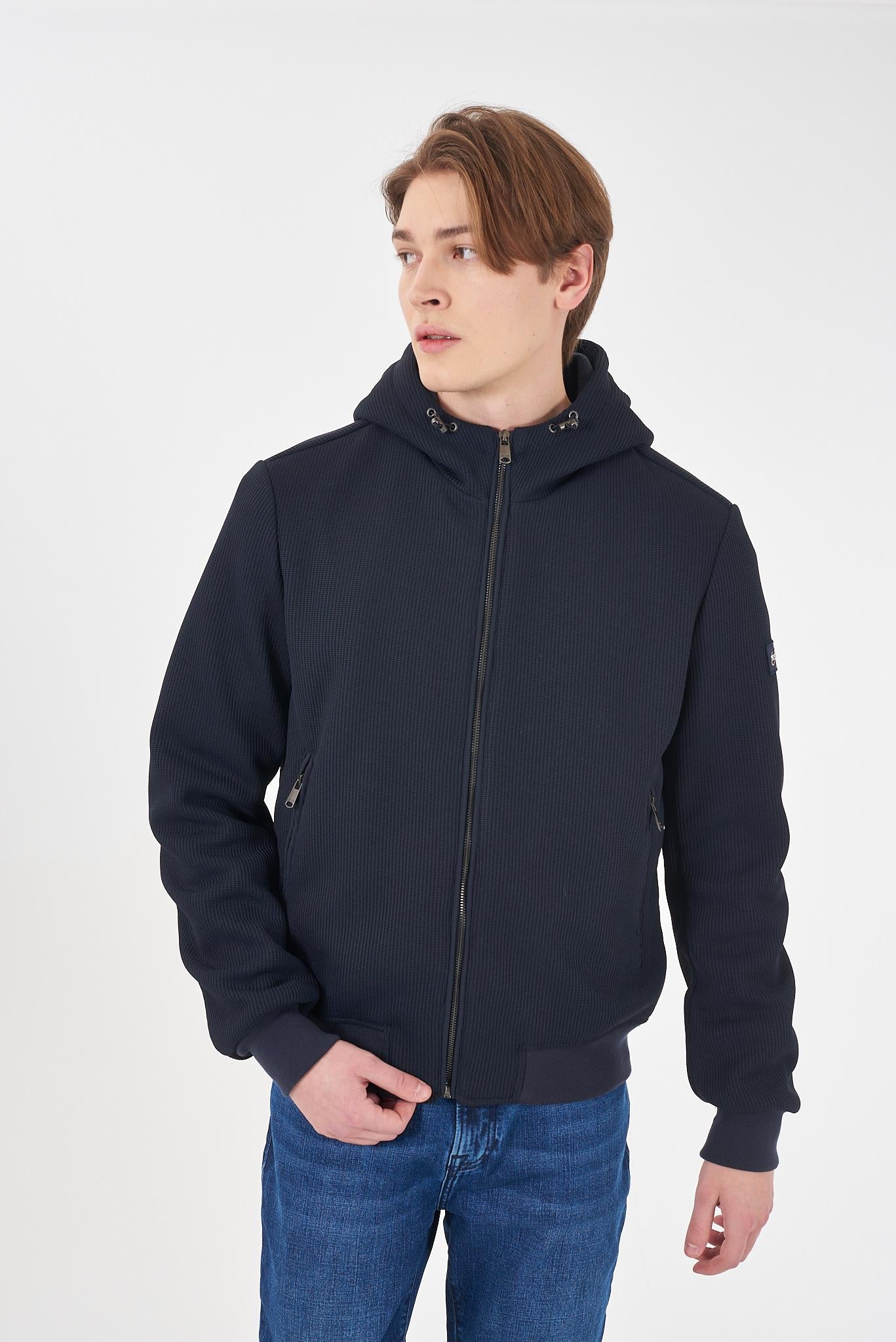 J844 Q500/0713 YES ZEE