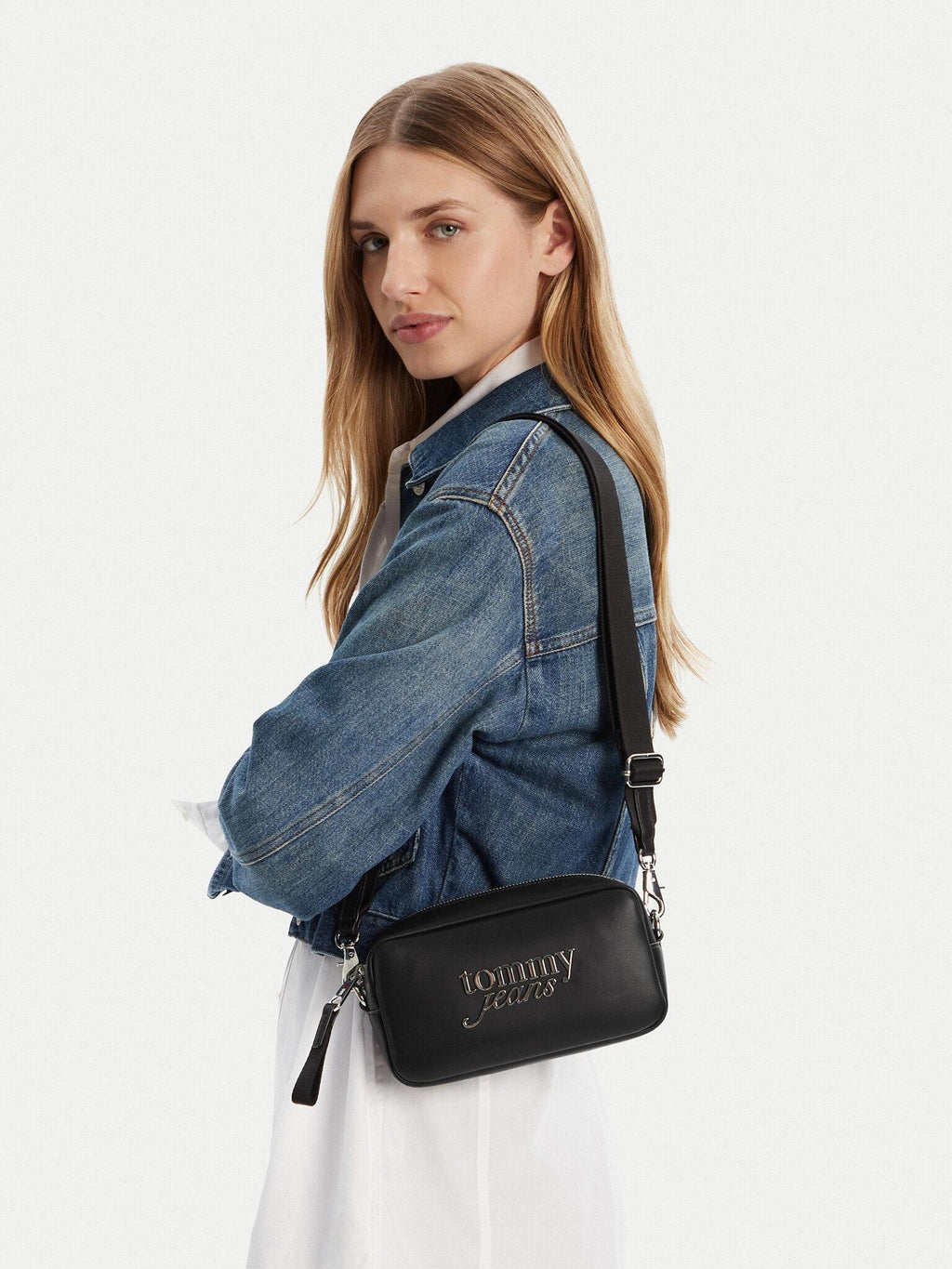 TJW BOLD SCRIPT CAMERA BAG AW0AW17897/BDS TOMMY JEANS