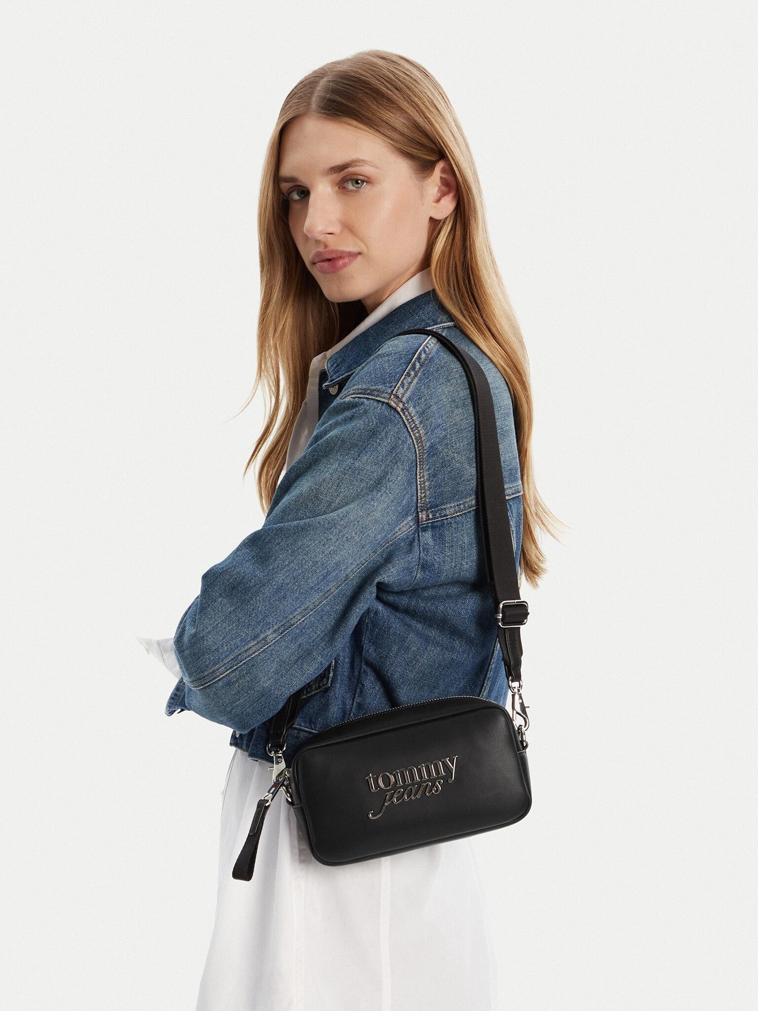 TJW BOLD SCRIPT CAMERA BAG AW0AW17897/BDS TOMMY JEANS