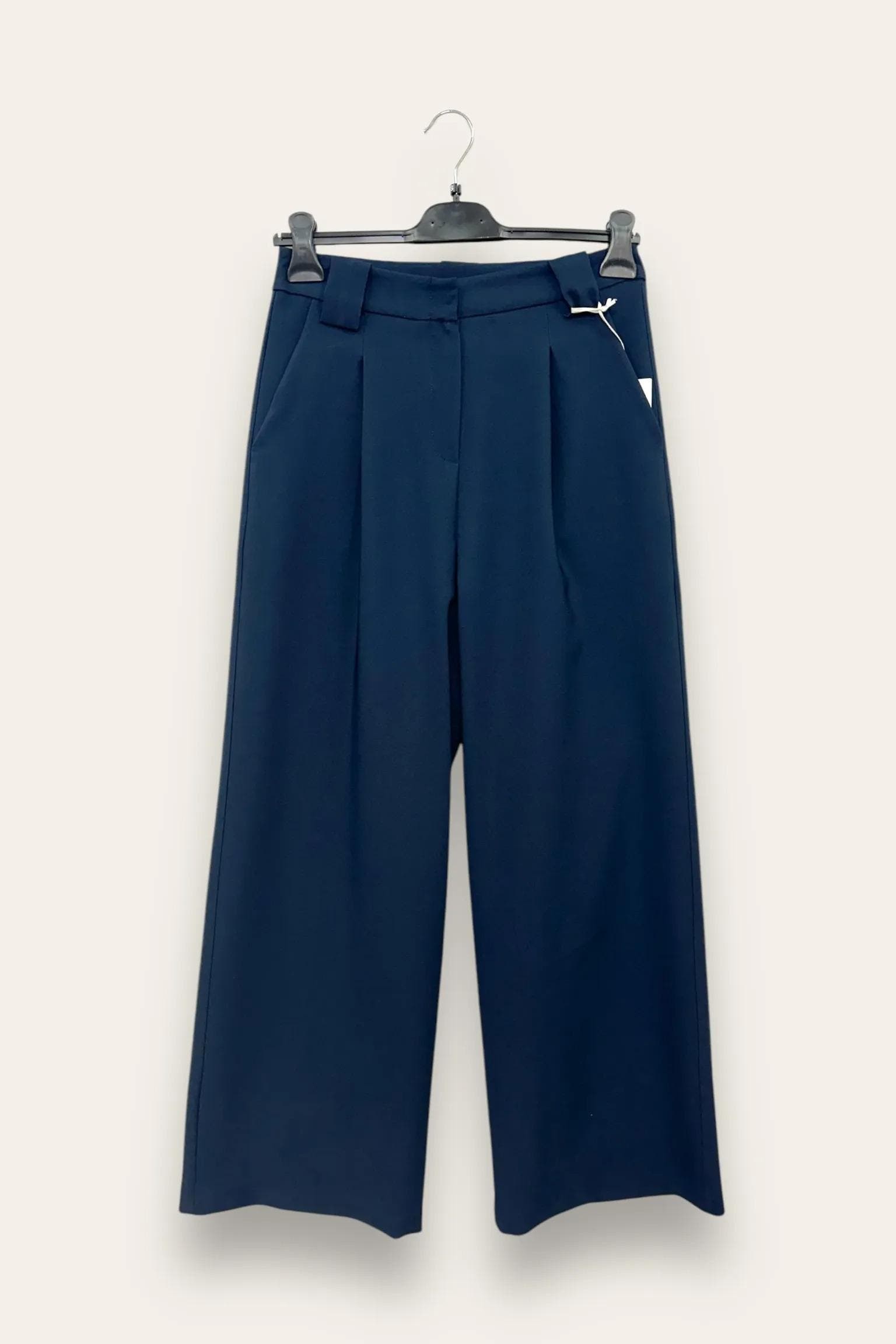 Pantalone a palazzo con pinces, zip e gancetto 