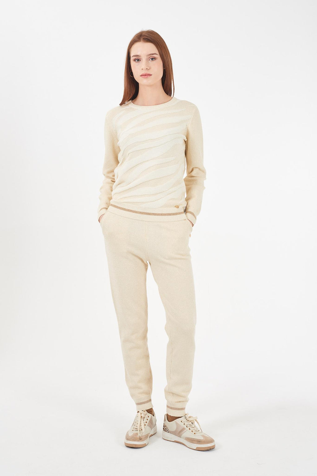 M011 BI00/0157 YES ZEE