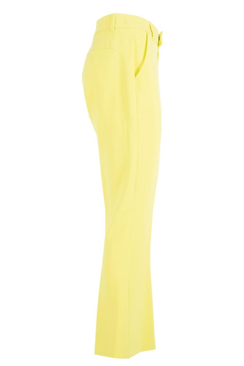 P323 CP00/0387 YES ZEE