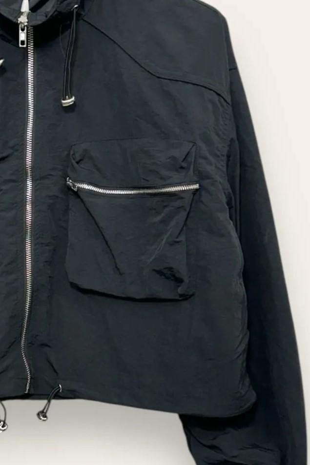 Giacca a bomber cropped con due tasche frontali YY-10722/Nero LOVEme