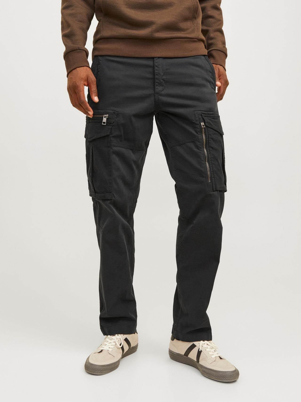 12260912/BLACK JACK AND JONES