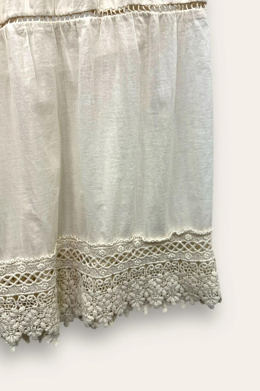 Gonna a balze in mussola di cotone con pizzo al fondo 