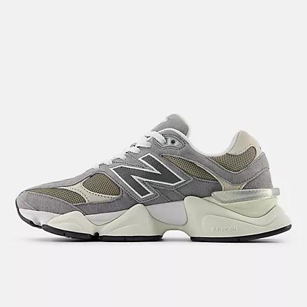 New Balance SNEAKERS 9060 IN PELLE E TESSUTO MULTICOLOR 