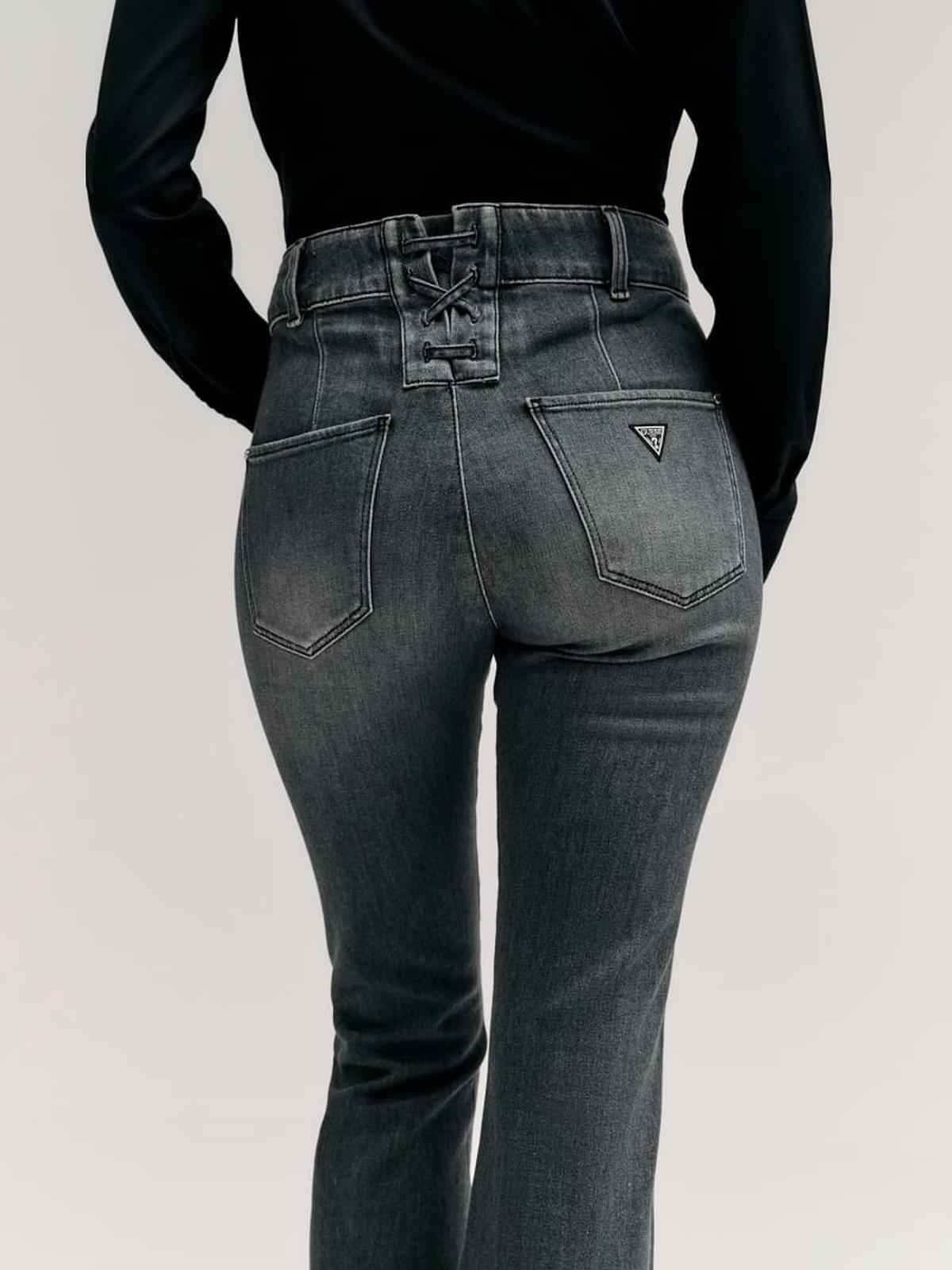 W6RA3ID6921/TOKG GUESS