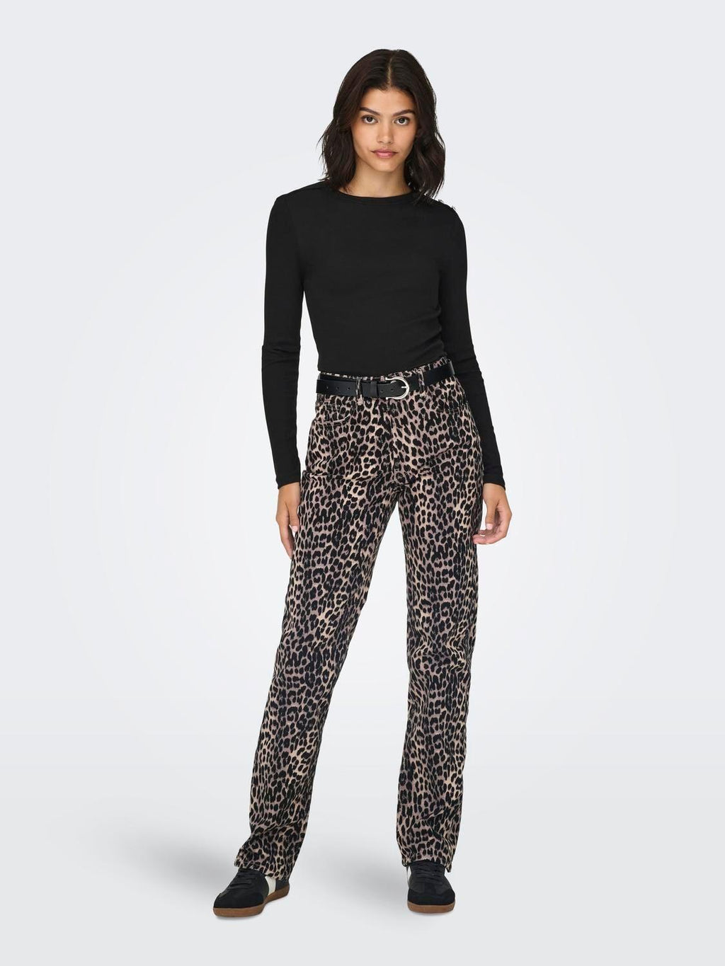 15330371/Black ONLY