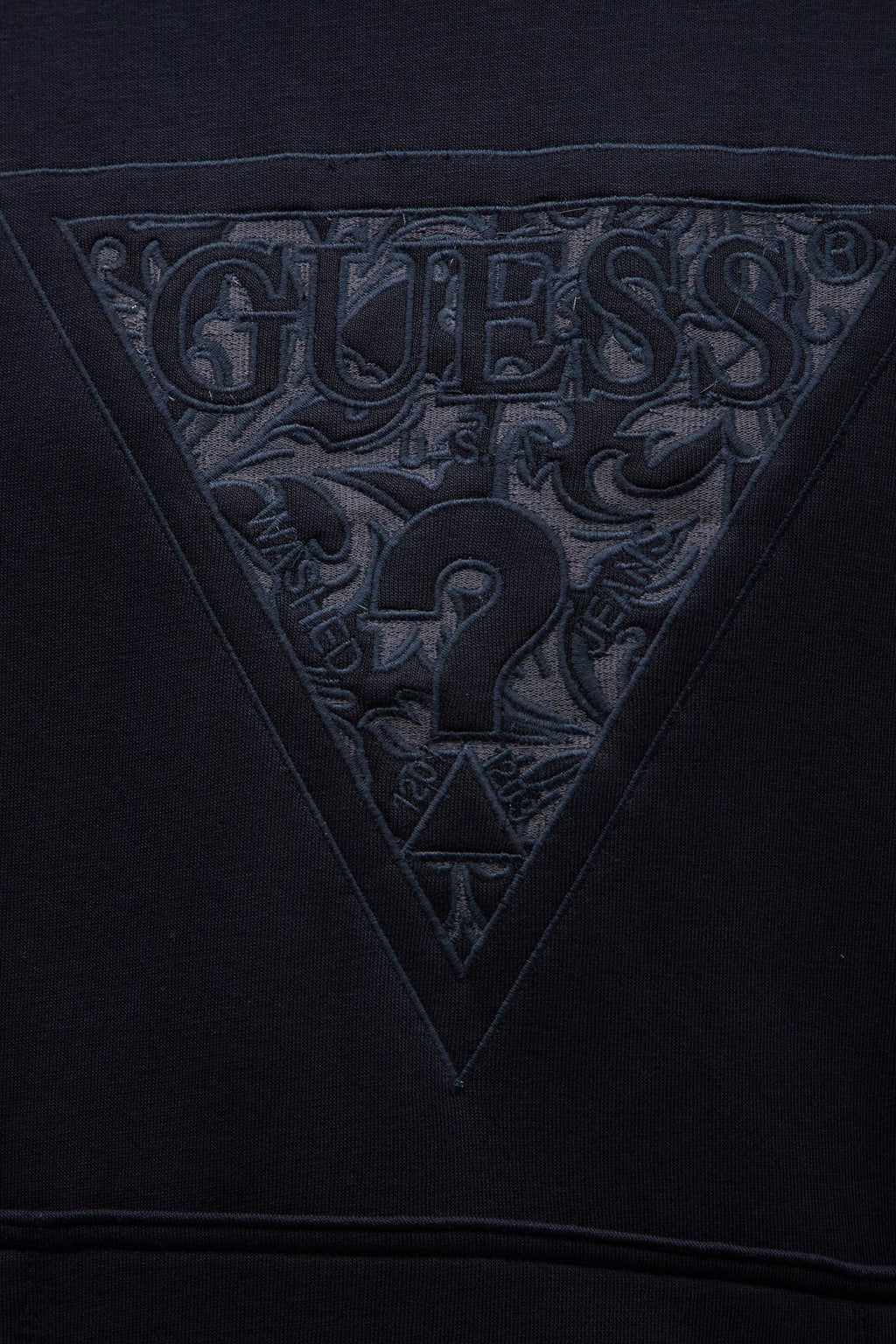 EMBROIDERED TRIANGLE HOODIE SW 