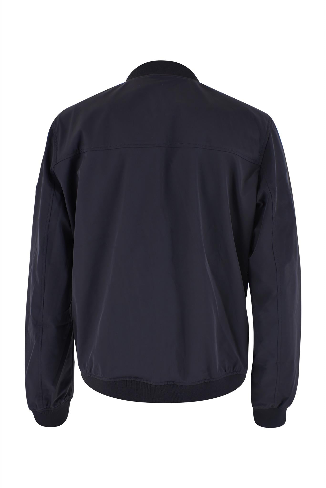 J561 NQ00/0801 YES ZEE