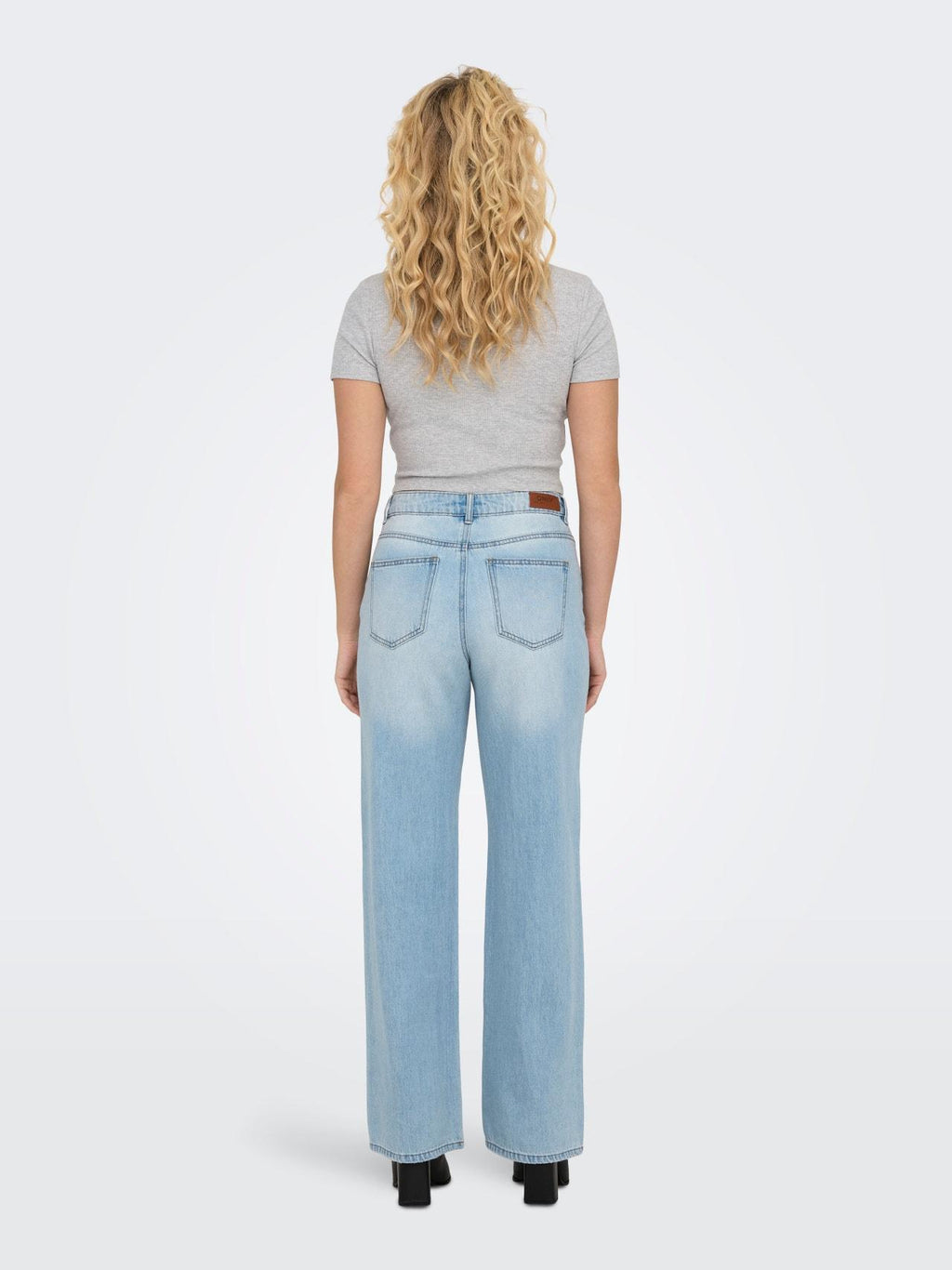 ONLBETTY S/S O-NECK SHORT TOP CC JRS 