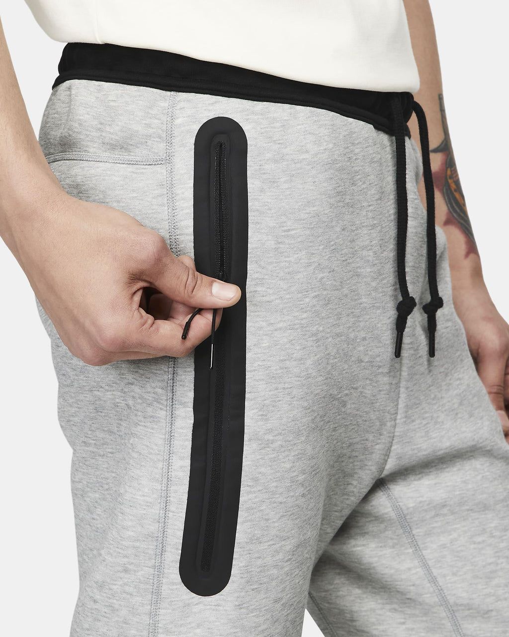 NIKE SPORTSWEAR TECH FLEECE 