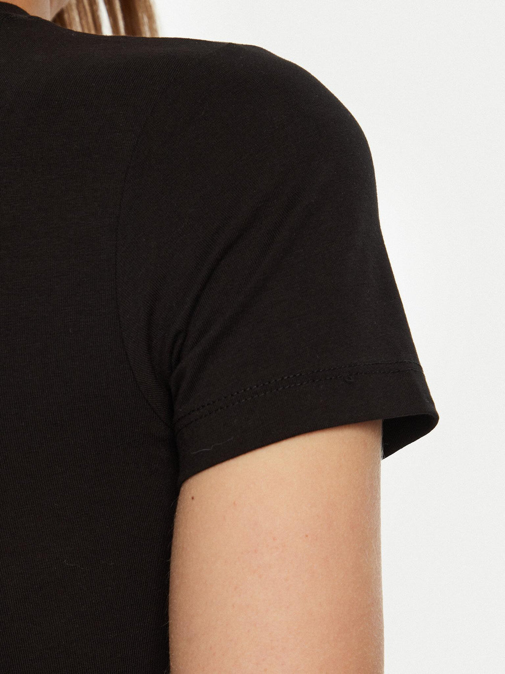 W5RI59J1314/JBLK GUESS