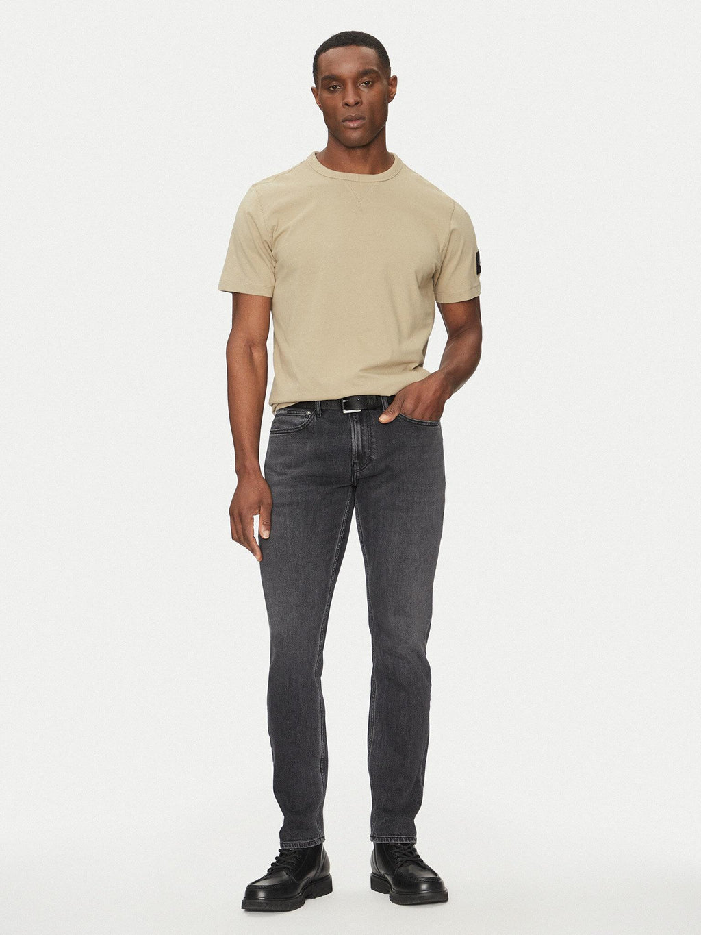 BADGE REGULAR TEE J30J323484/HI0 CALVIN KLEIN JEANS