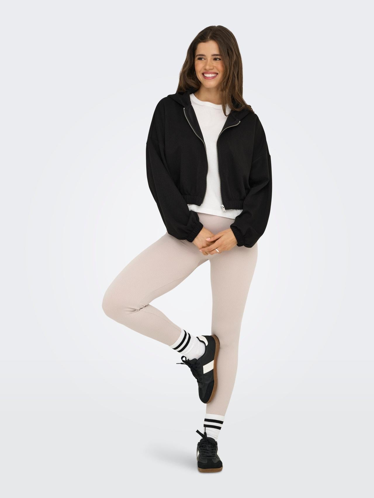 15346449/Black ONLY