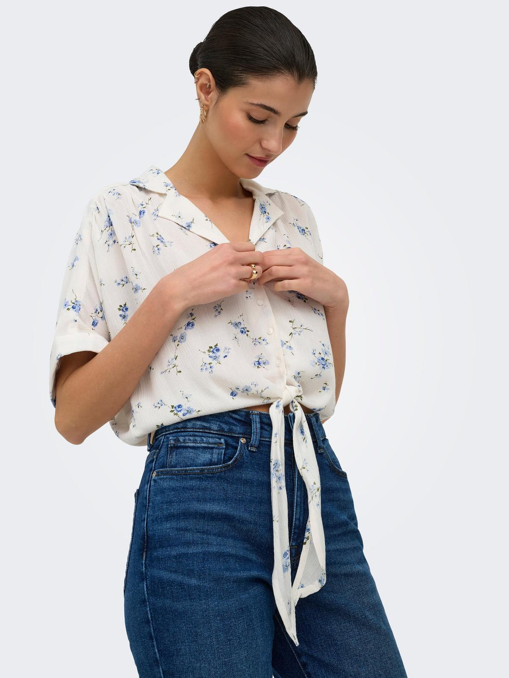 15281497/Cloud Dancer NIRA FLOWER ONLY