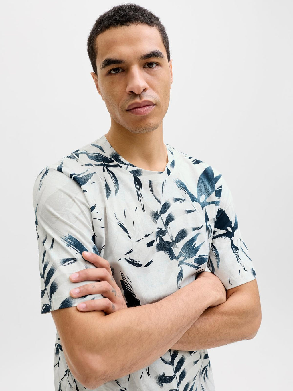 JJHONOLULU AOP TEE SS CREW NECK 