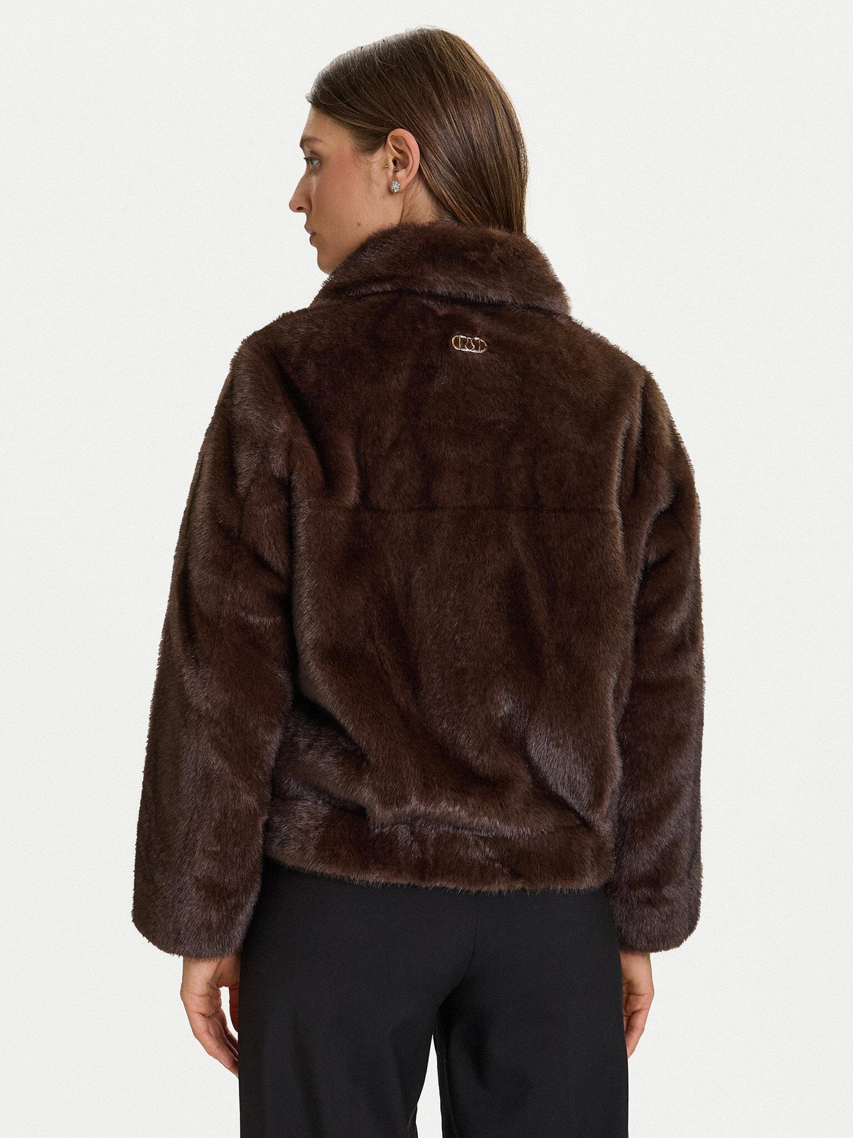 FW25STYLE32 CAPP PELLICCIA CORTA CON TASCONI 