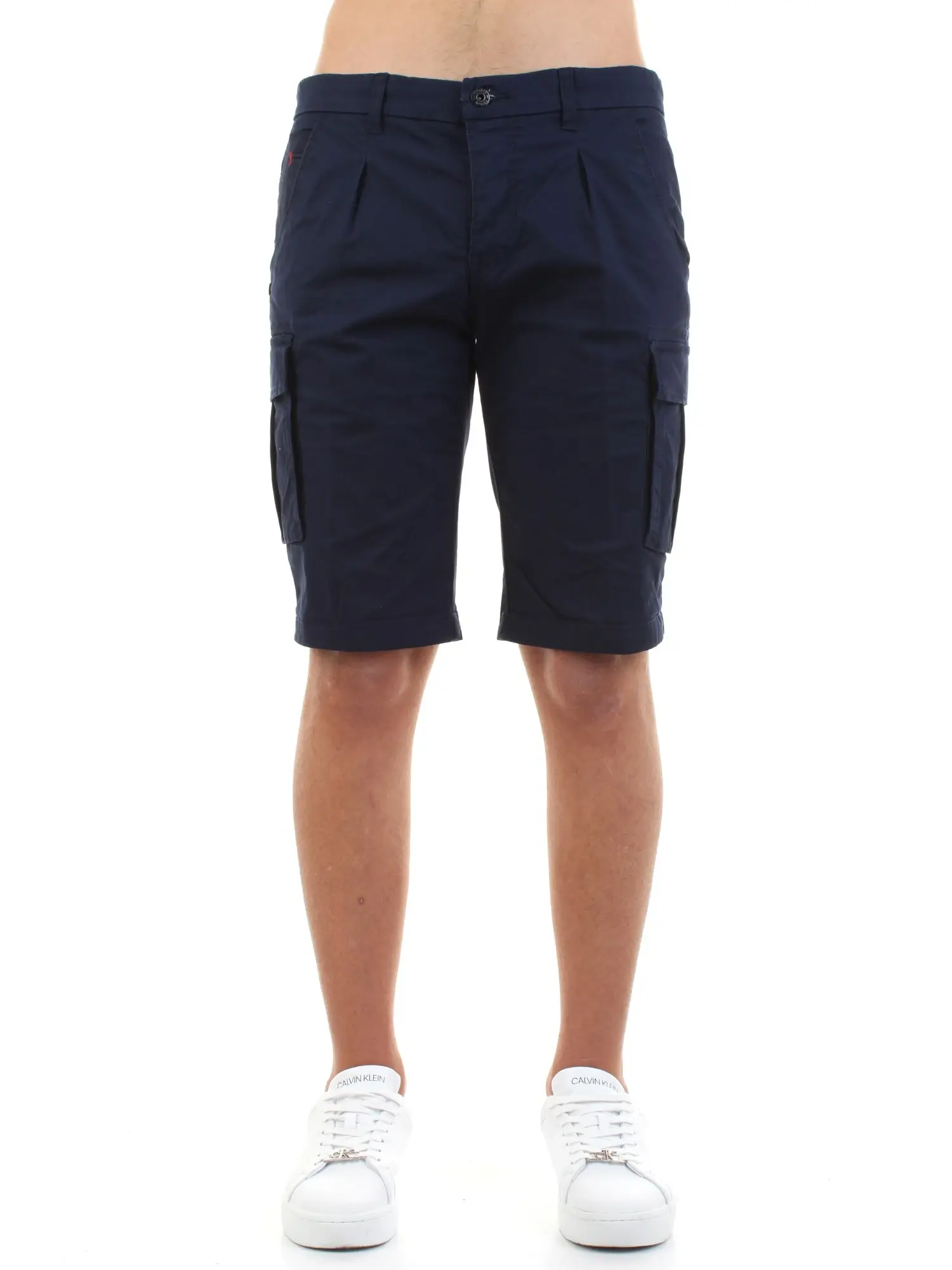 P745 PG00/0713 YES ZEE