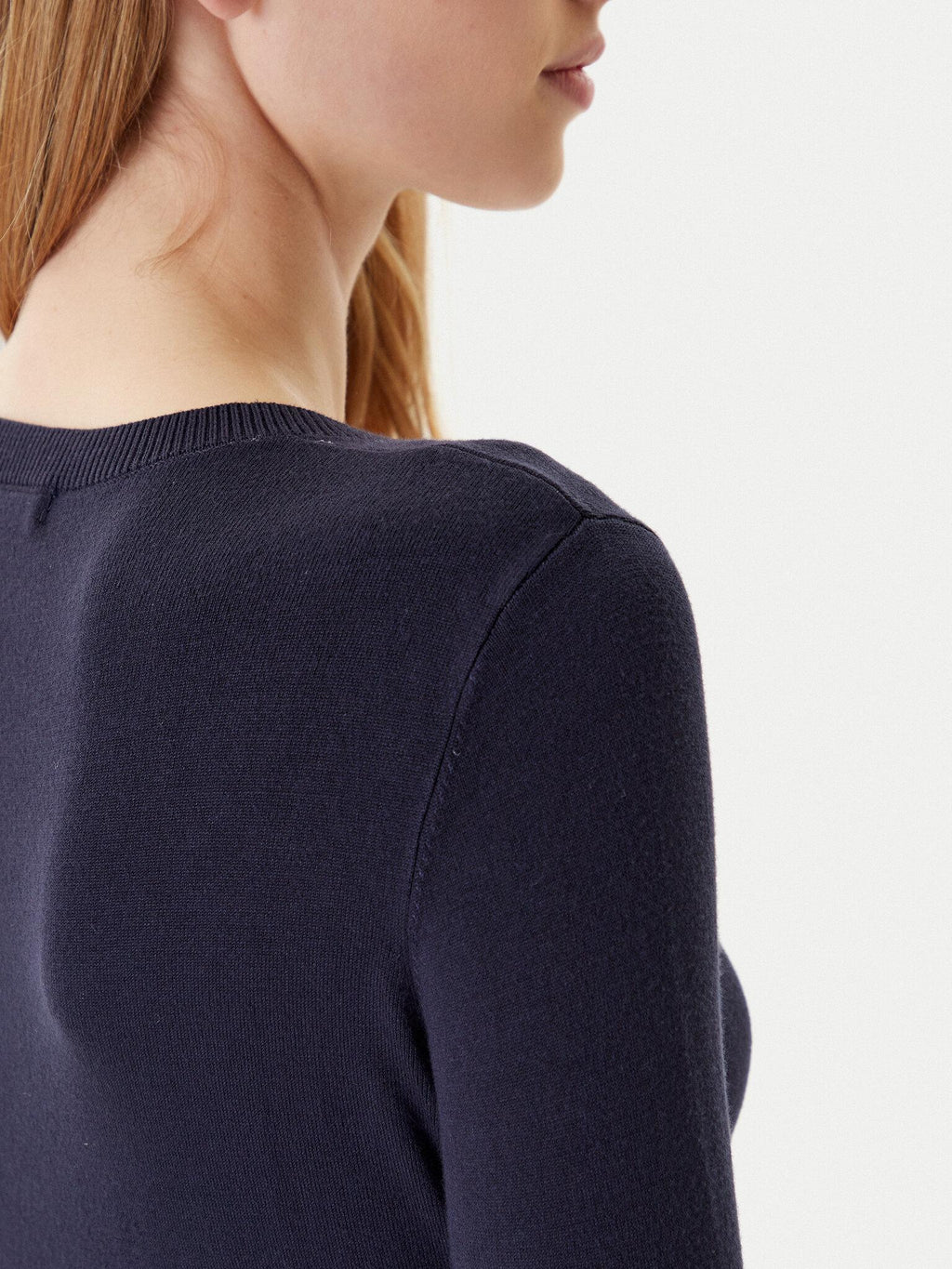 W5YR23Z2NQ2/G7V2 GUESS