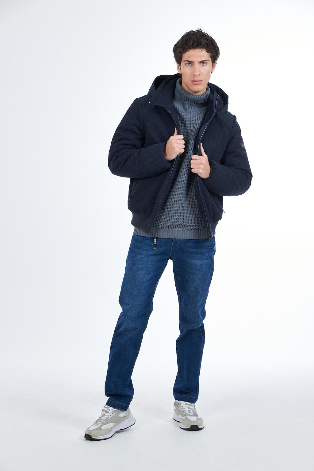 J835 QU00/0710 YES ZEE