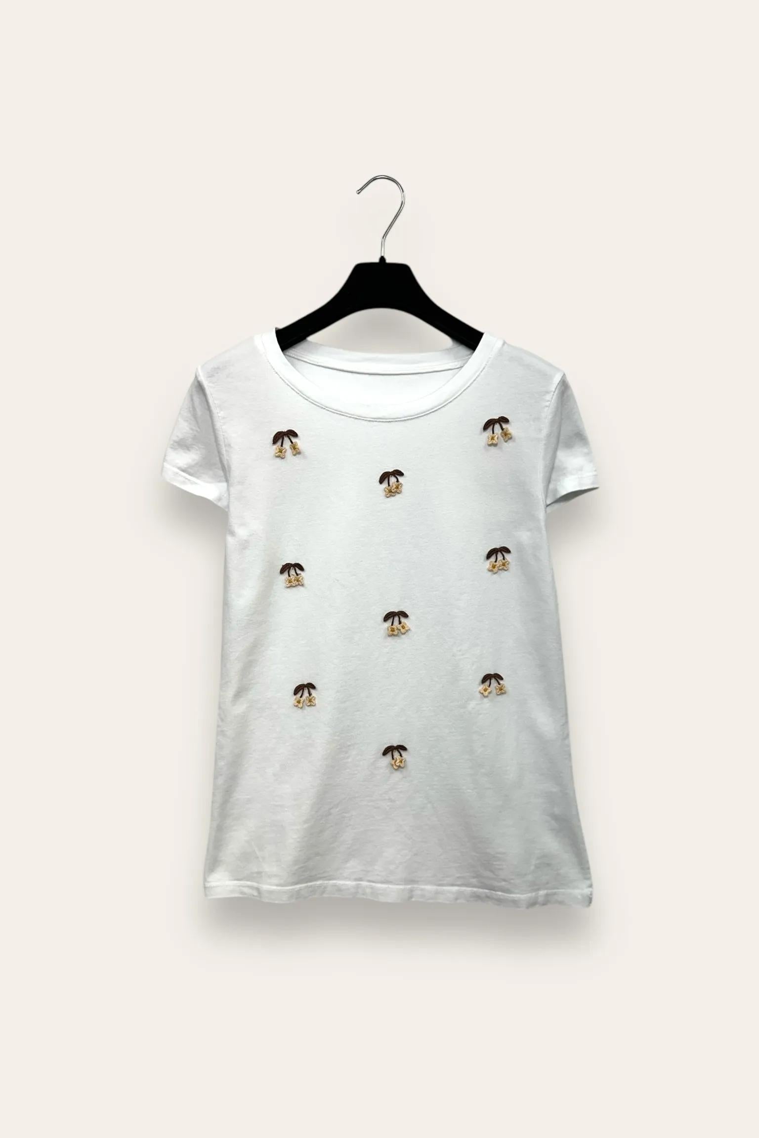 T-shirt con fiori OT-10747/Bianco LOVEme