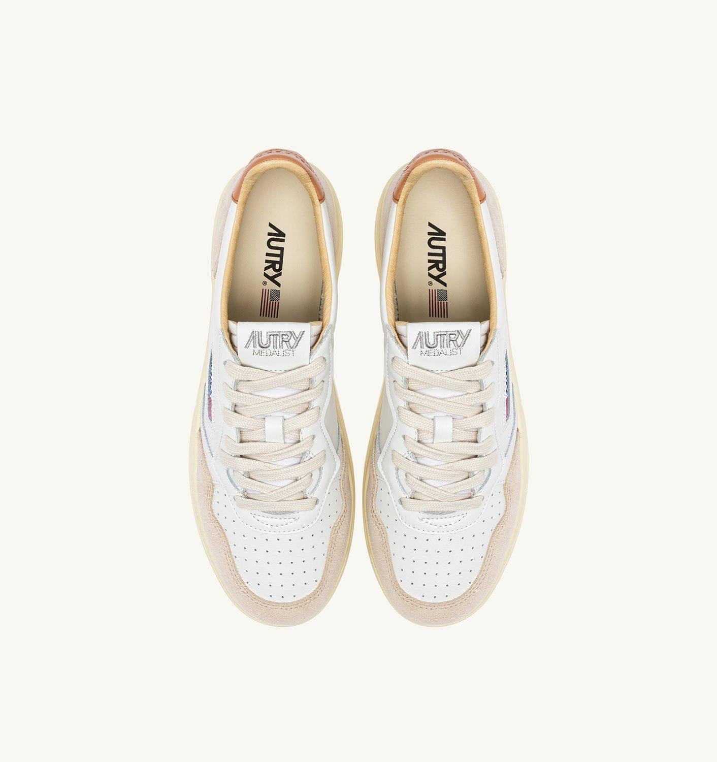 SNEAKERS ''MEDALIST LOW'' AULM-LS76/WHITE-SNDSTRM AUTRY