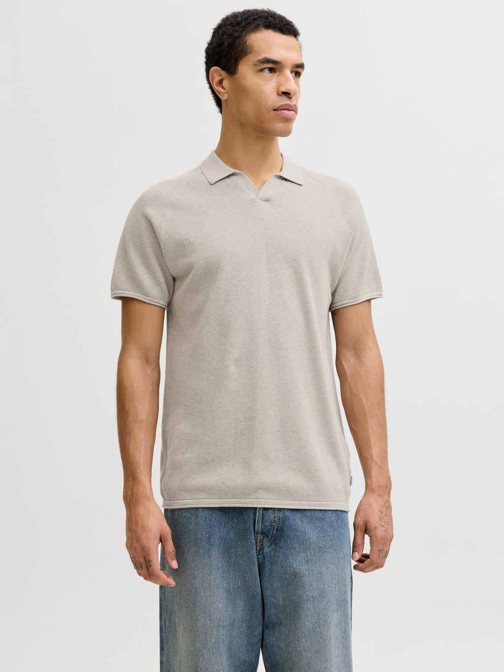 JJHILL KNIT SPLIT NECK SS26 