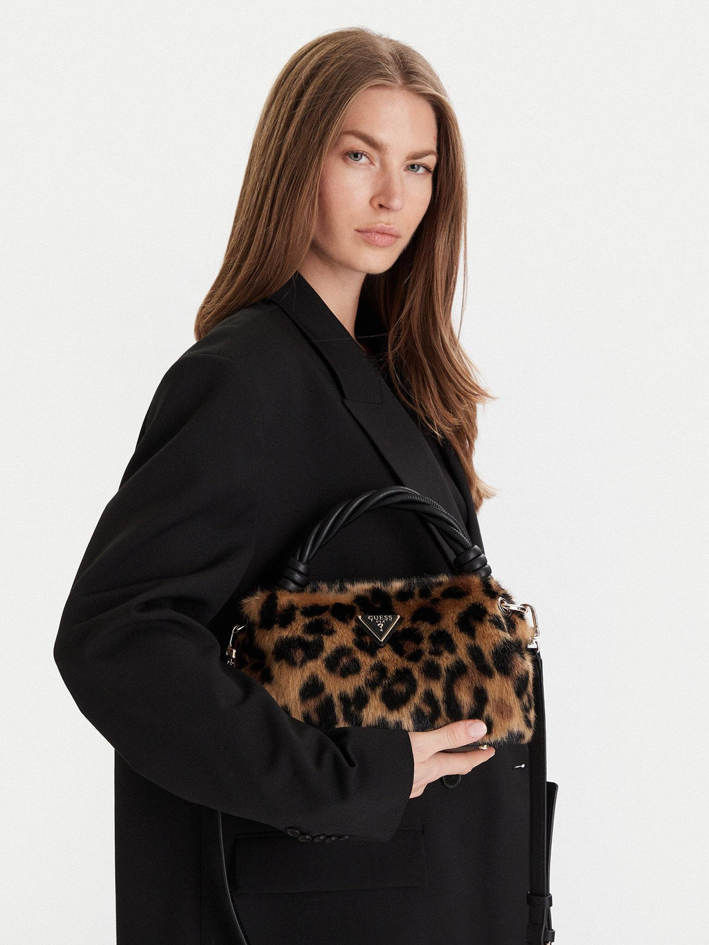 HWLO8143110/LEO GUESS