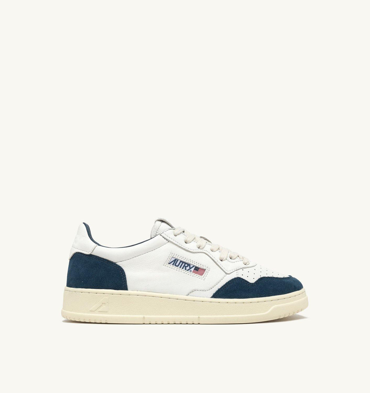 Sneaker medialist, in pelle bianca ed inserti in camoscio 