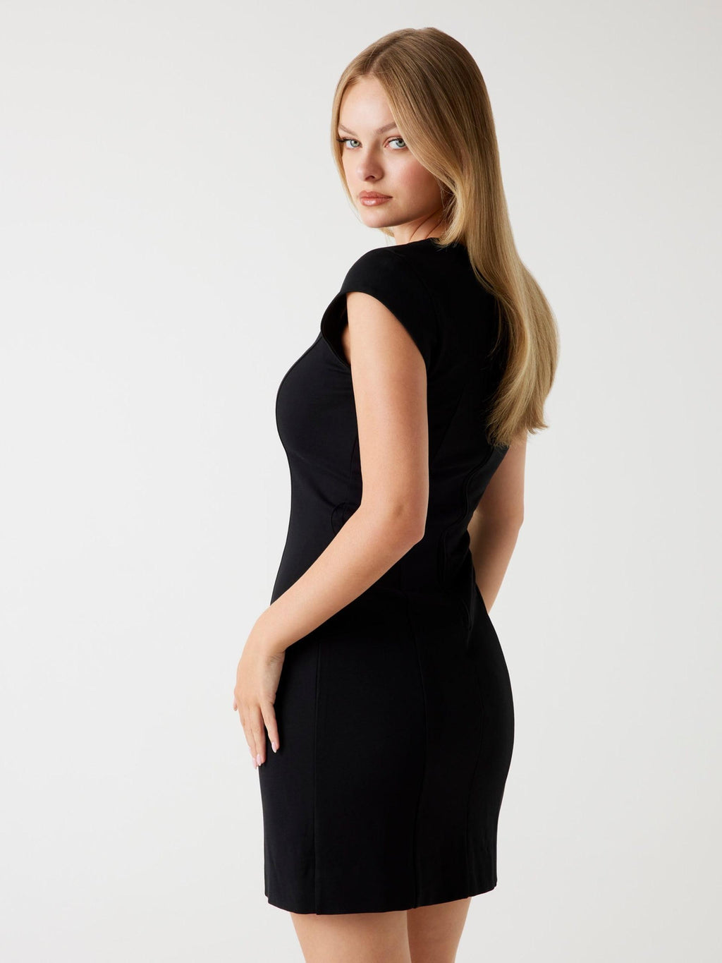 W5BK21KCMU2/JBLK GUESS