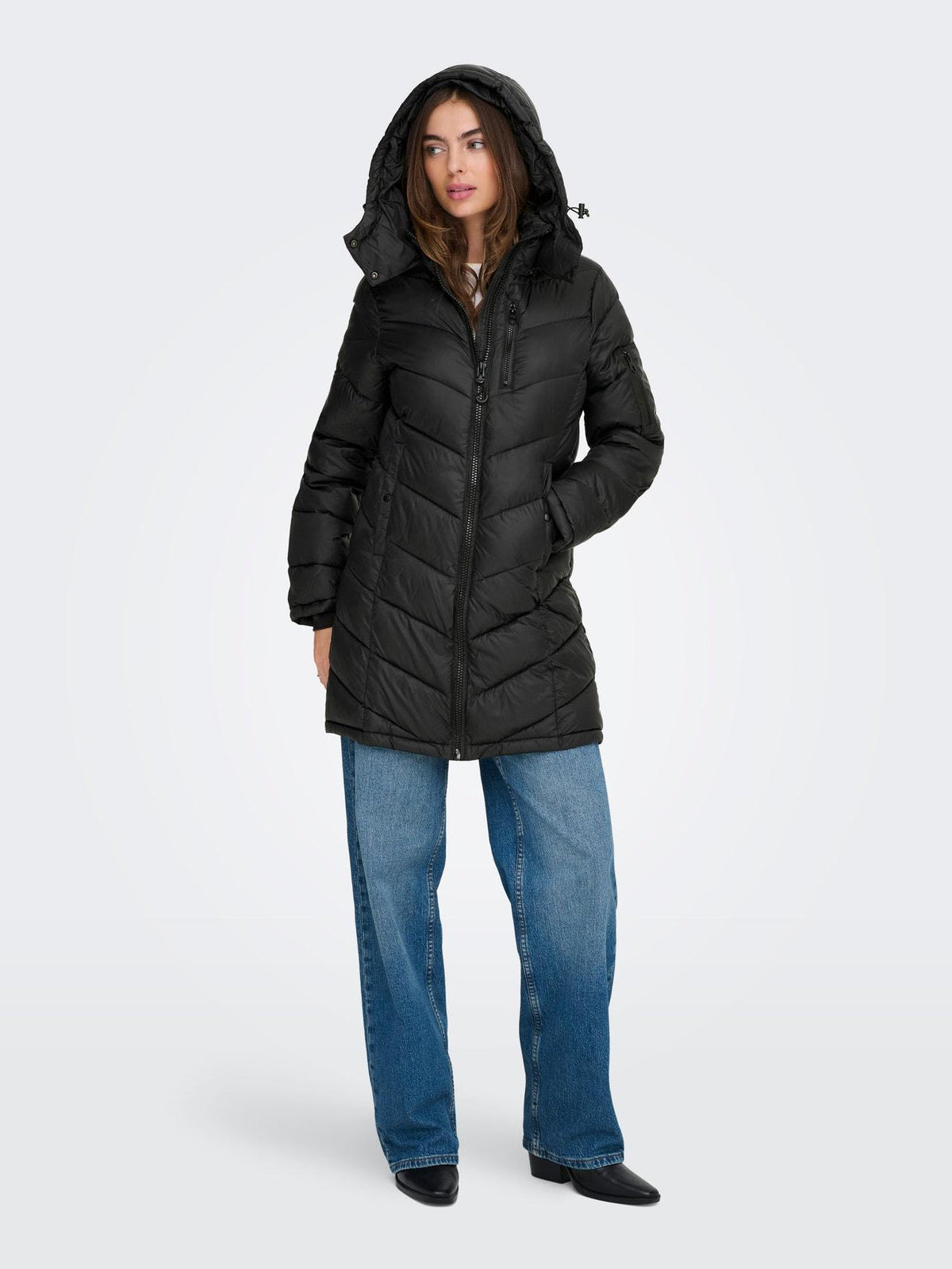 15348746/Black ONLY