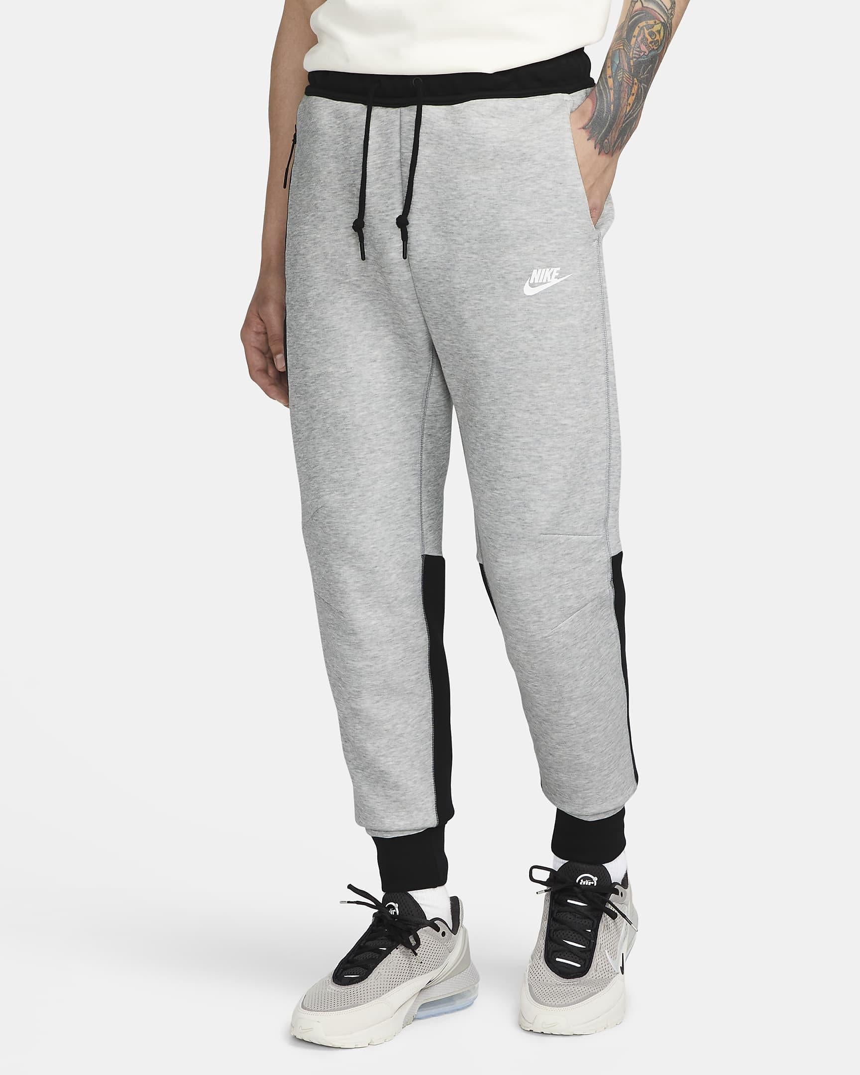 NIKE SPORTSWEAR TECH FLEECE 