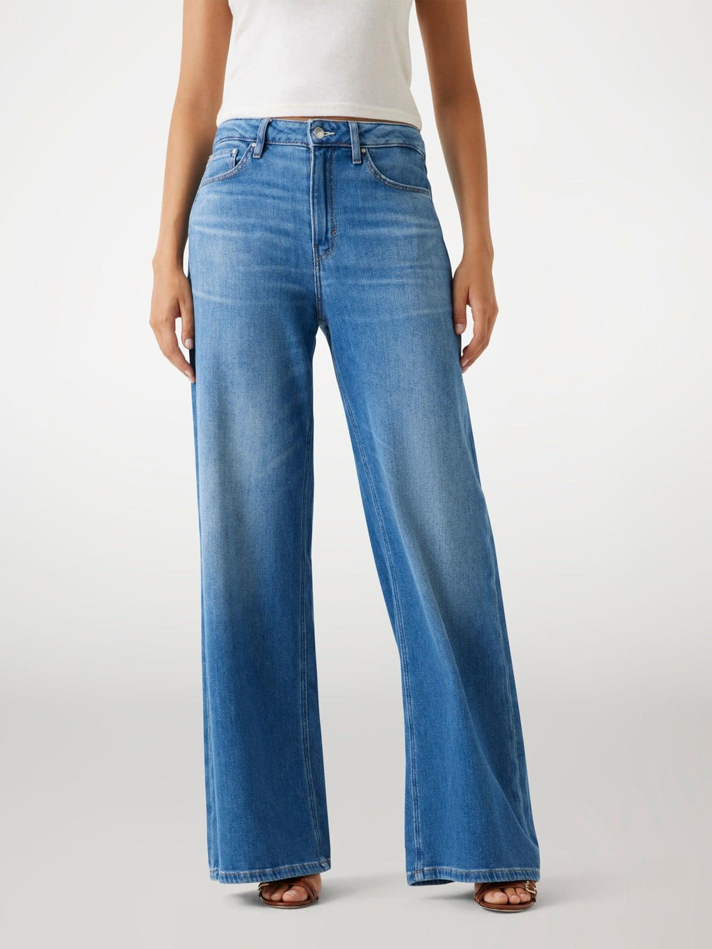 W5BA82D0614/WNWA GUESS