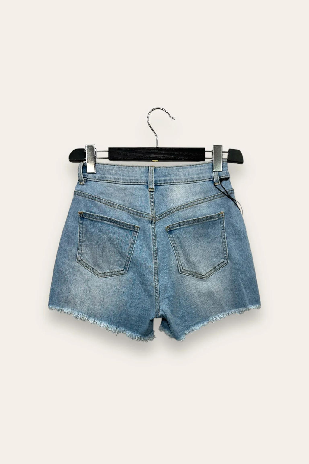 Shorts di jeans sfrangiato 