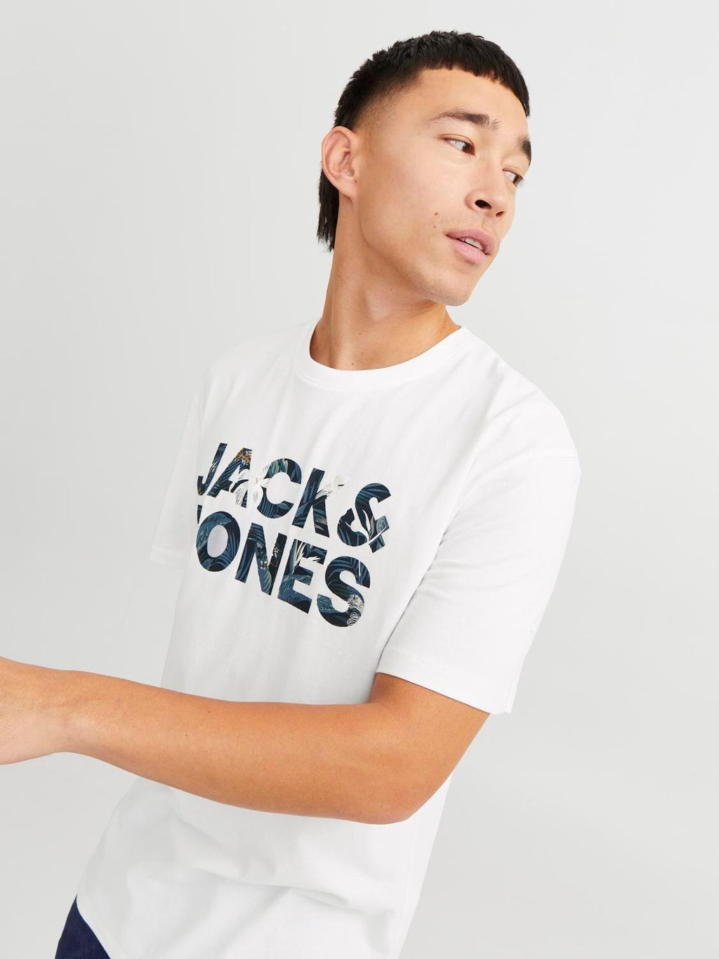 12268127/White JACK AND JONES
