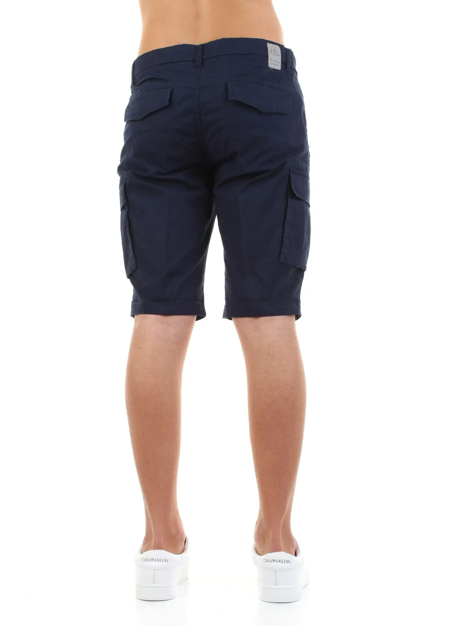 P745 PG00/0713 YES ZEE