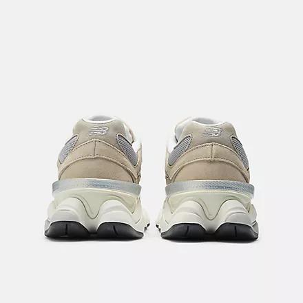 New Balance SNEAKERS 9060 IN PELLE E TESSUTO MULTICOLOR 